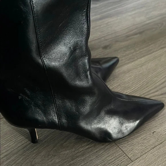 Elegant Black Leather Knee-High Boots - Picture 5 of 5